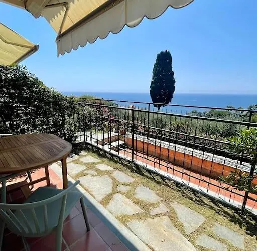 Le Lantane House